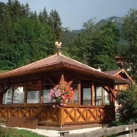 Mit Balkon In Guter Ausflugslage By Interhome شقة