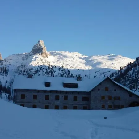 Appartement Mit Balkon In Guter Ausflugslage By Interhome